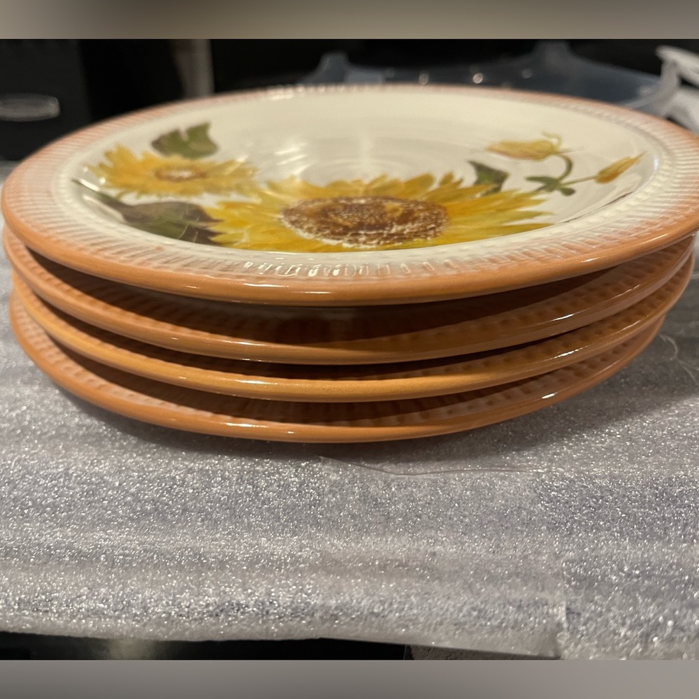 Pottery Barn Hand Painted Sunflower Stoneware Salad/ Dessert Plates- S/4 2017